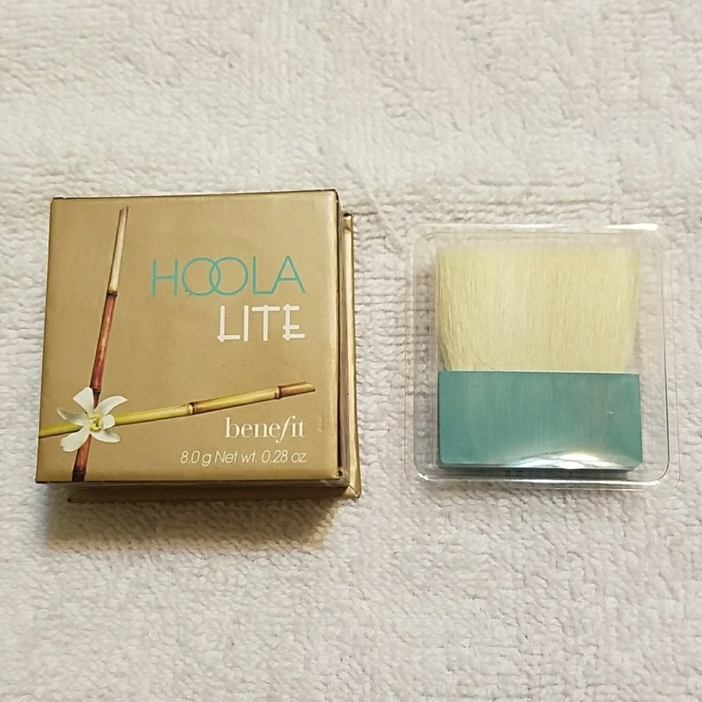 BNIB Hoola Lite Bronzer
